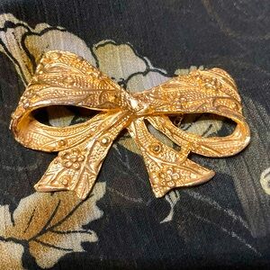 Unmarked Bow Tie Brooch
